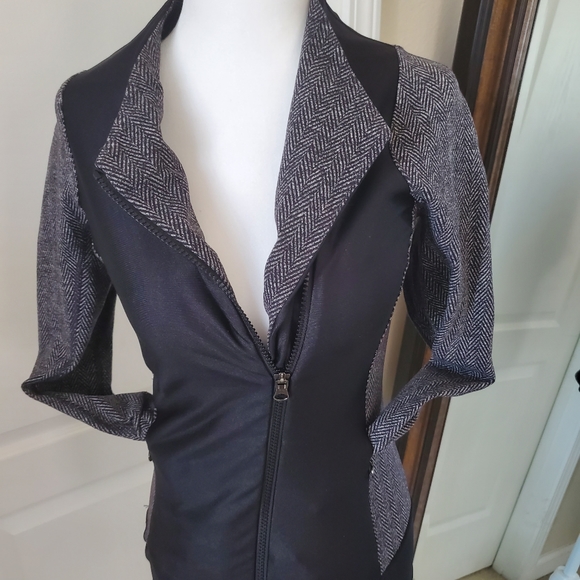 Lululemon black and grey zip up jacket - Picture 2 of 3
